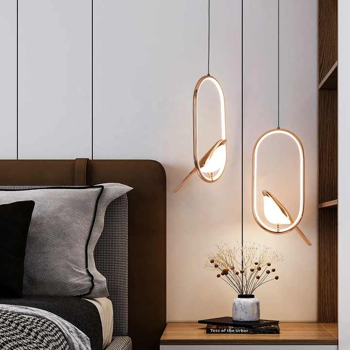 Aviora | Pendelleuchte mit goldenem Vogel und LED-Licht