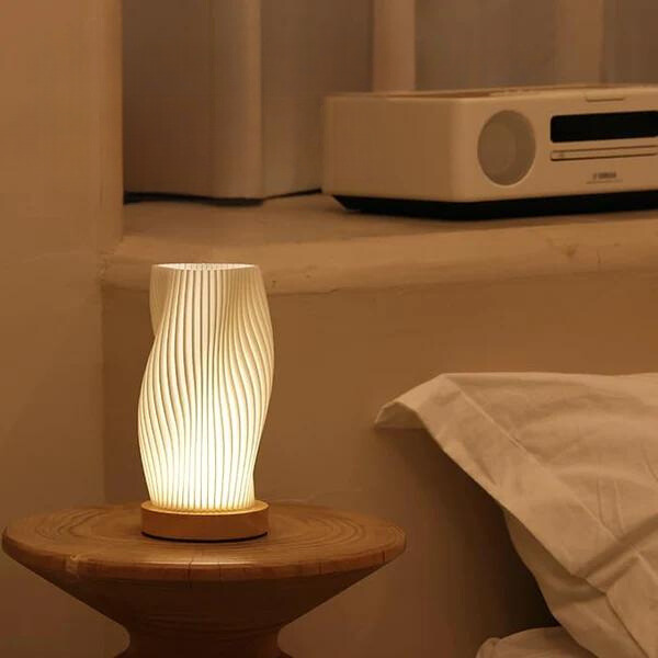 Wavecrest Aura | LED-Tischlampe im wellenförmigen Design