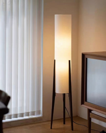 Lunara | Massivholz-Stehlampe aus Walnuss mit LED-Licht