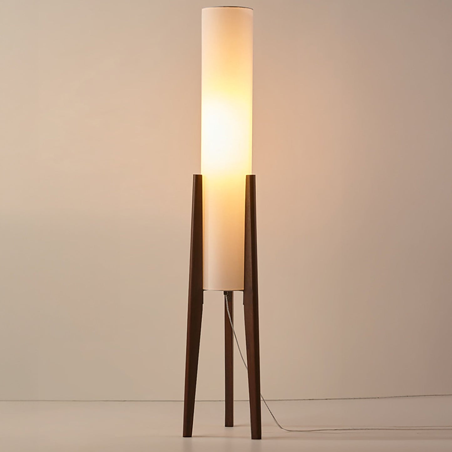 Lunara | Massivholz-Stehlampe aus Walnuss mit LED-Licht