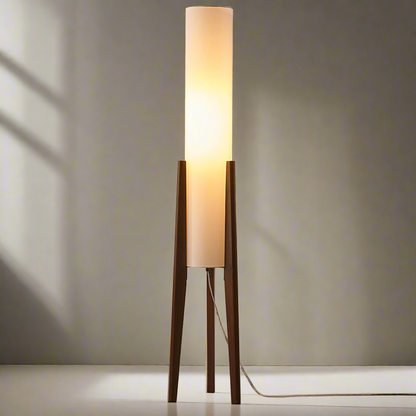 Lunara | Massivholz-Stehlampe aus Walnuss mit LED-Licht