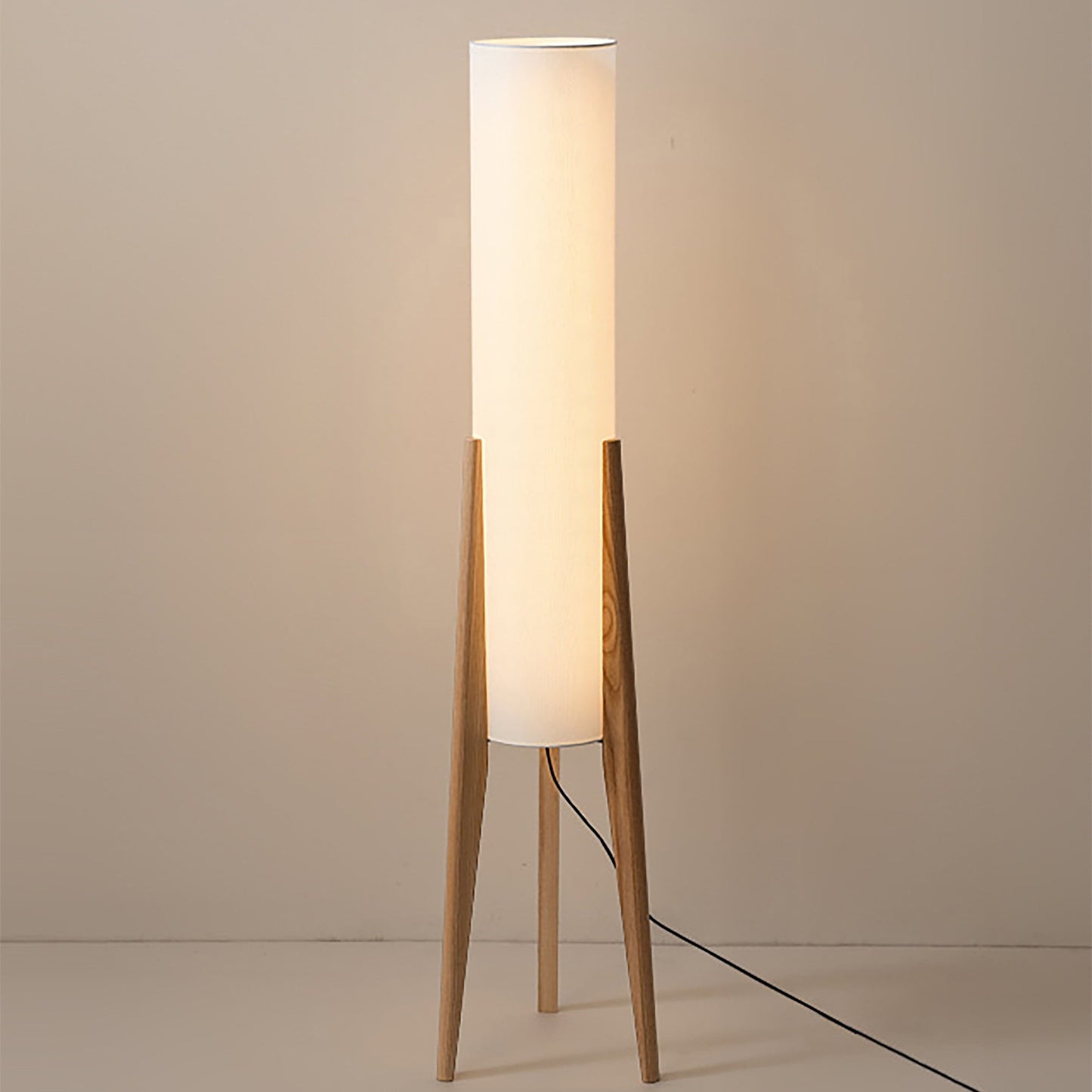 Lunara | Massivholz-Stehlampe aus Walnuss mit LED-Licht