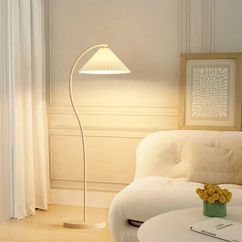 Auralis Loom | Moderne LED-Stehleuchte mit Stoffschirm im Nordic-Stil