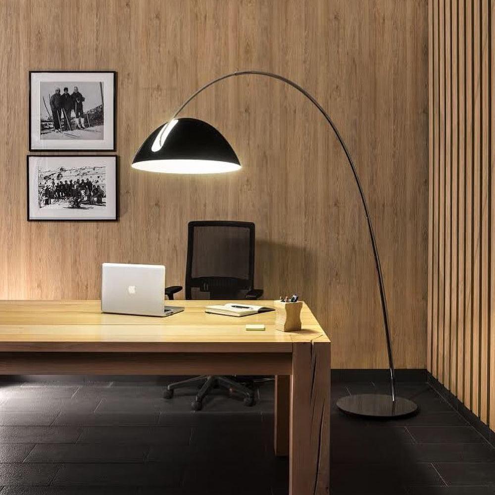 Verano Arc | LED-Stehleuchte mit geschwungenem Bogen-Design