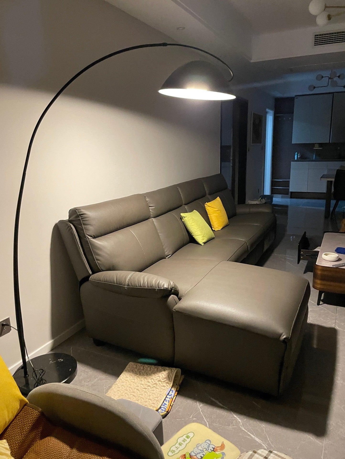 Verano Arc | LED-Stehleuchte mit geschwungenem Bogen-Design