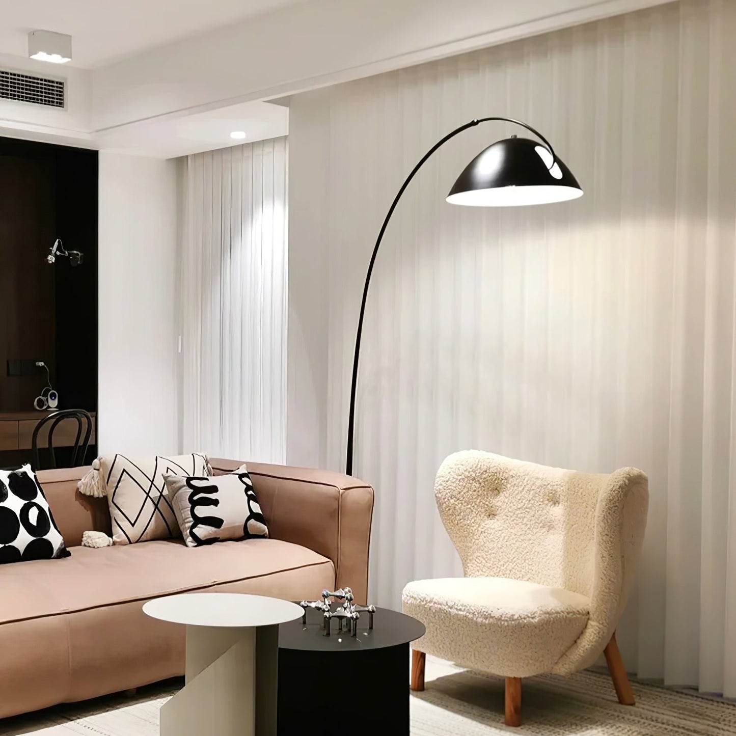 Verano Arc | LED-Stehleuchte mit geschwungenem Bogen-Design