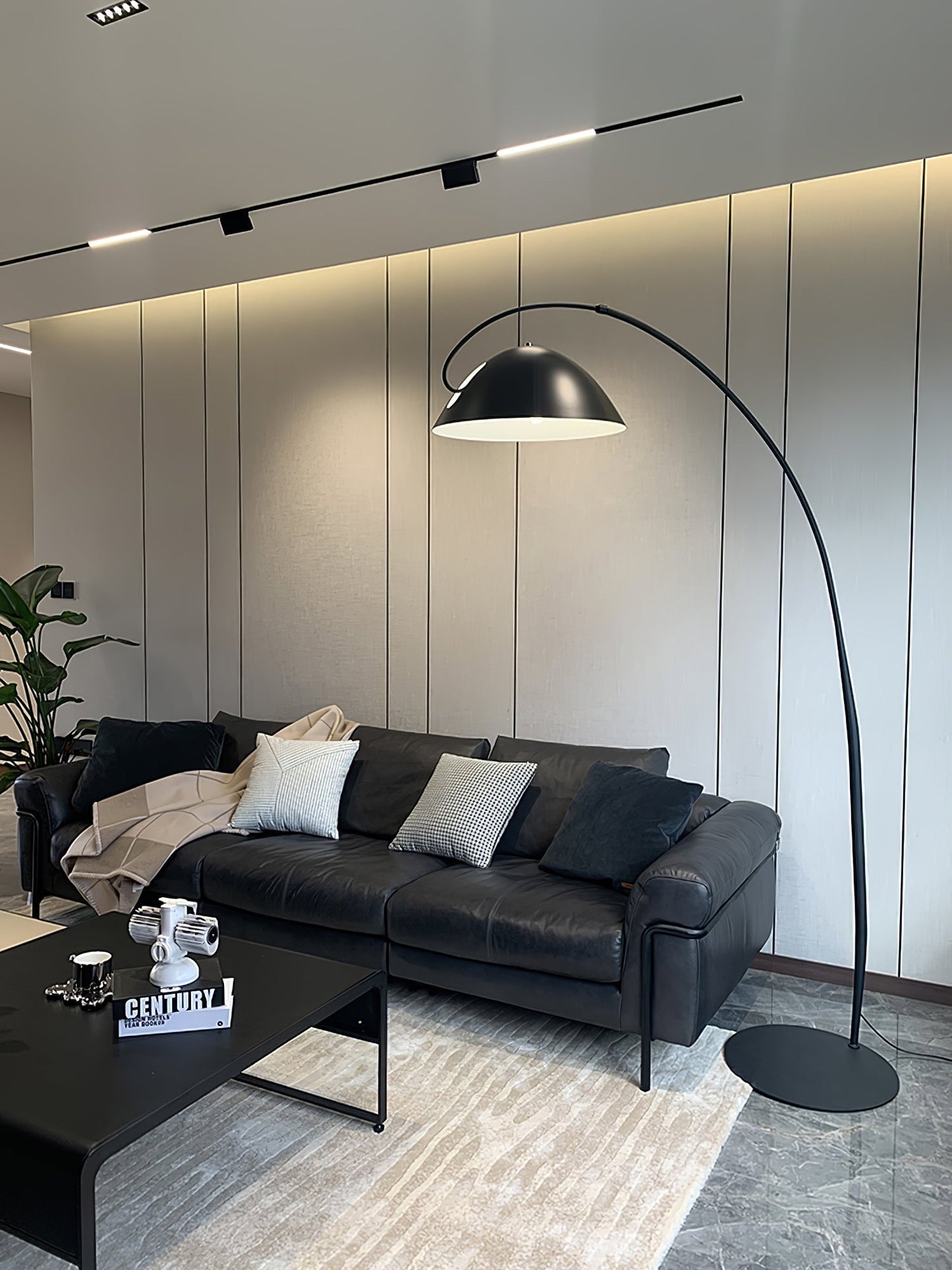Verano Arc | LED-Stehleuchte mit geschwungenem Bogen-Design