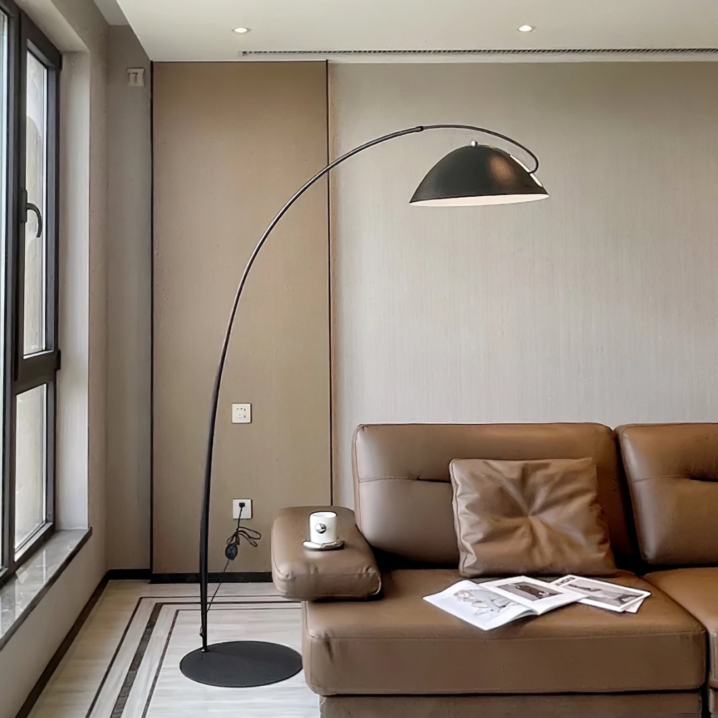 Verano Arc | LED-Stehleuchte mit geschwungenem Bogen-Design