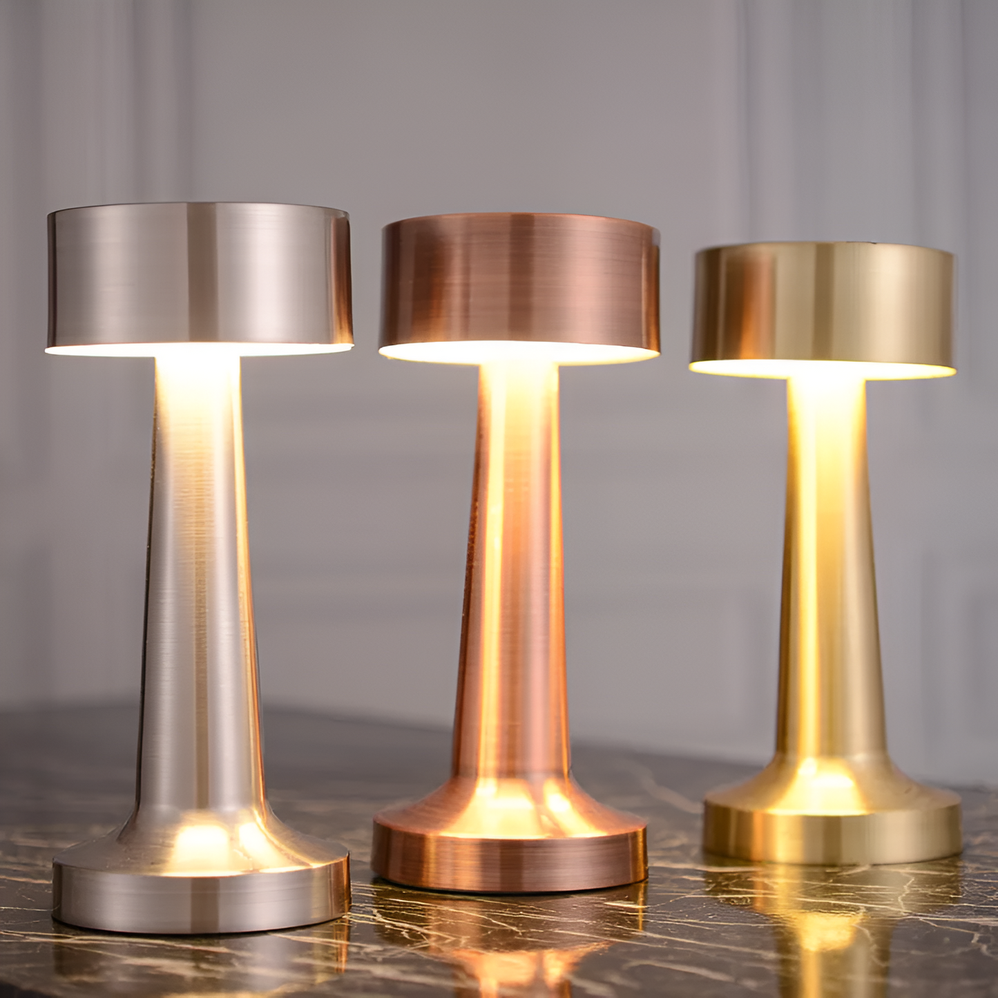 RetroLight | Stylische LED-Tischlampe mit kabelloser Ladefunktion.