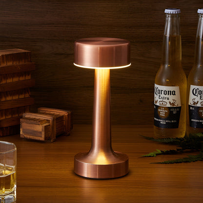 RetroLight | Stylische LED-Tischlampe mit kabelloser Ladefunktion.