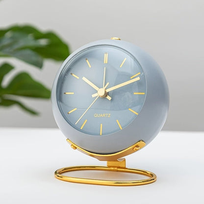 Buzzley – Retro Analoger Wecker mit Lautlosem Uhrwerk
