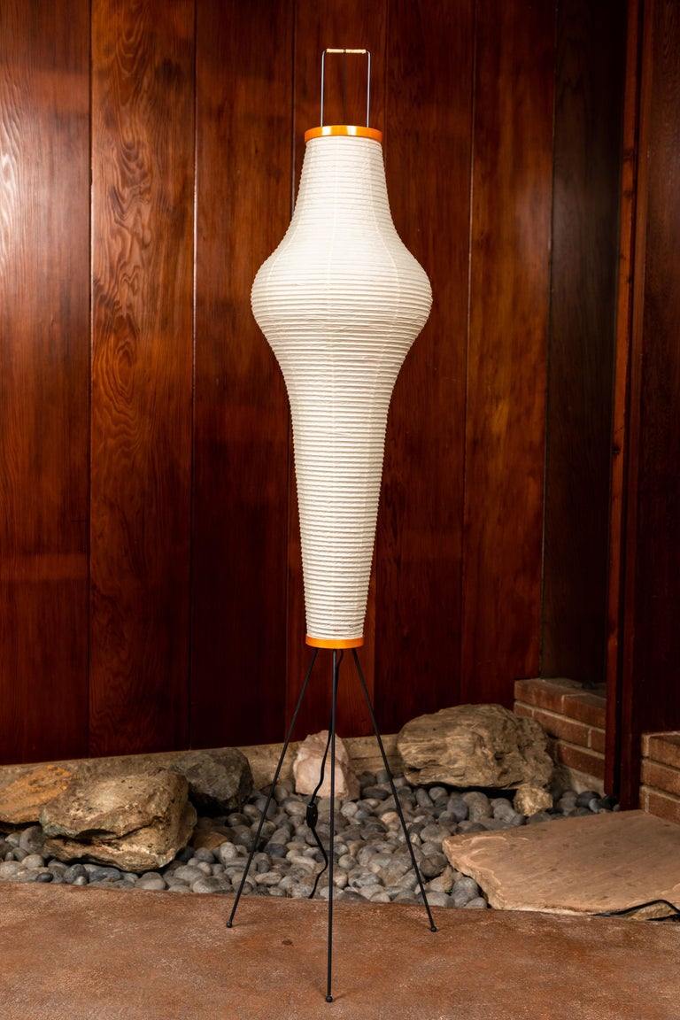 Lunora Haze | Skulpturale Stehlampe aus Reispapier im Japandi-Stil