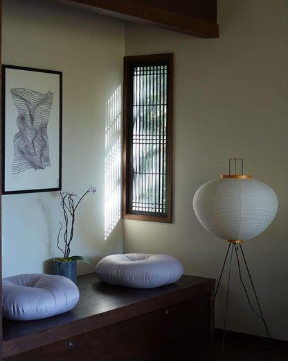 Lunora Haze | Skulpturale Stehlampe aus Reispapier im Japandi-Stil