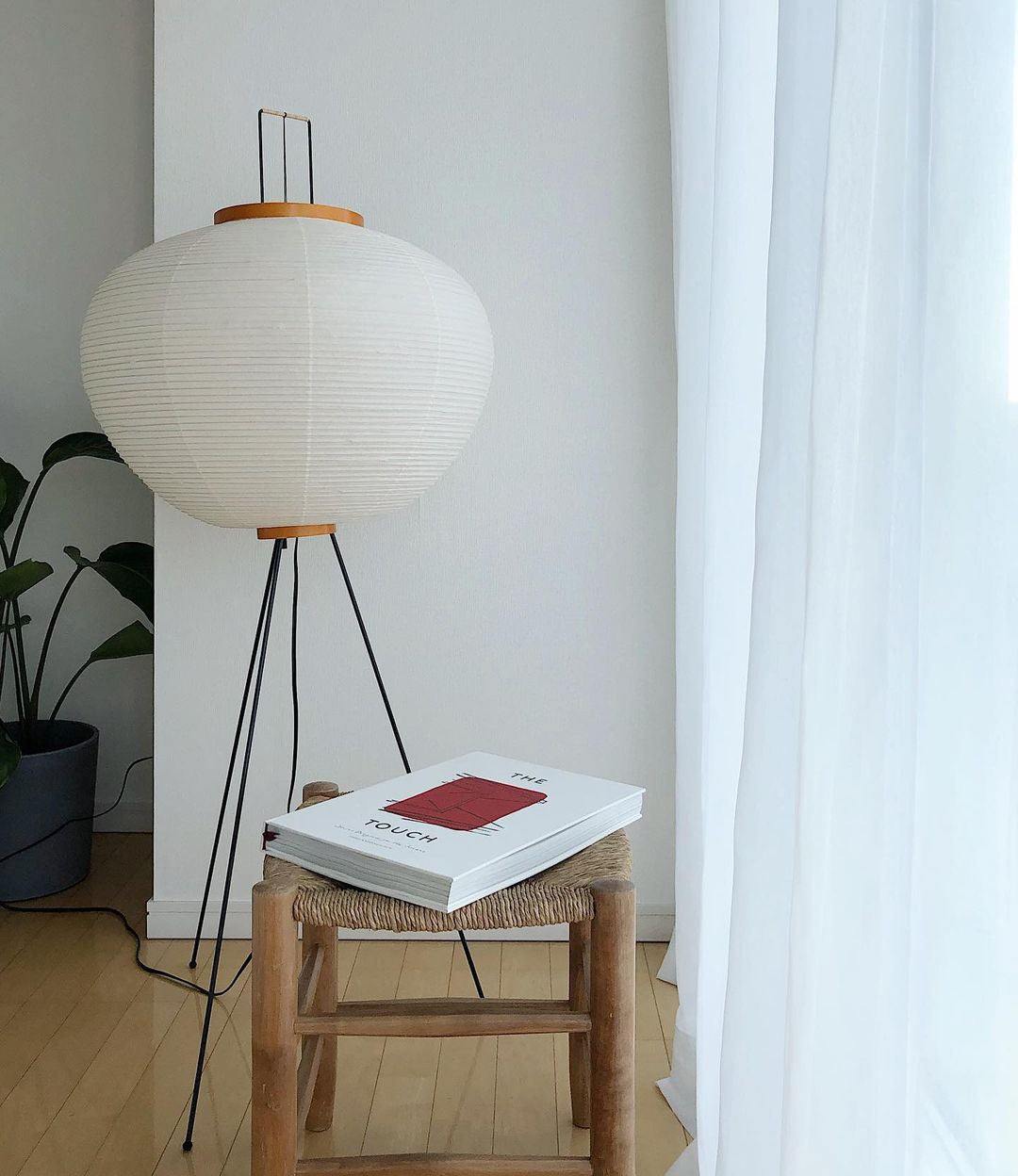Lunora Haze | Skulpturale Stehlampe aus Reispapier im Japandi-Stil