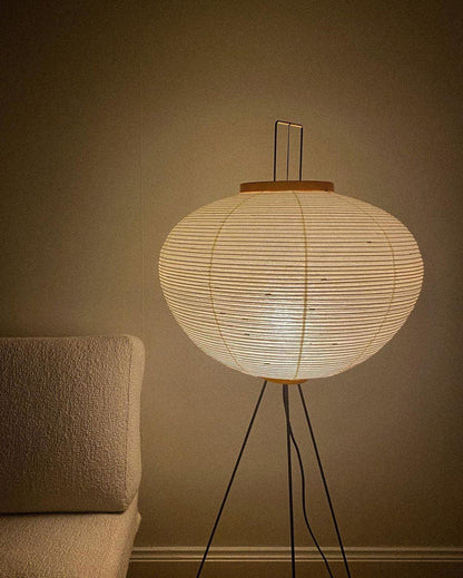 Lunora Haze | Skulpturale Stehlampe aus Reispapier im Japandi-Stil