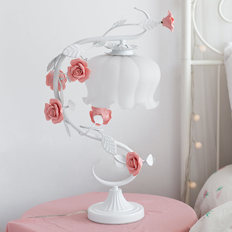 Rosara Bloom | LED-Tischlampe mit dekorativen Rosenblüten