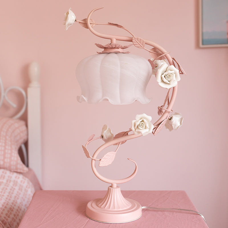 Rosara Bloom | LED-Tischlampe mit dekorativen Rosenblüten