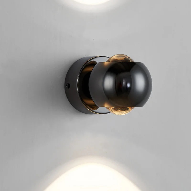 Orbis LED-wandlamp – draaibare bolvormige lamp in zwart met 360° lichtuitlijning