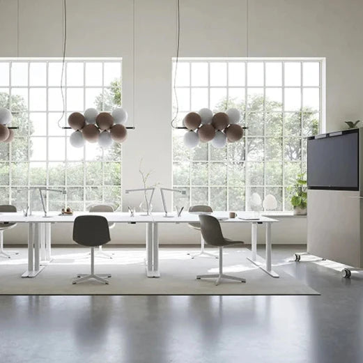 Holly LED-Pendelleuchte – Moderne Kugelleuchte mit skulpturalem Design für Esszimmer und Wohnzimmer