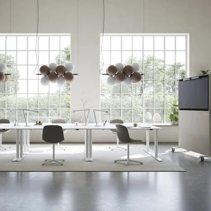 Holly LED-Pendelleuchte – Moderne Kugelleuchte mit skulpturalem Design für Esszimmer und Wohnzimmer