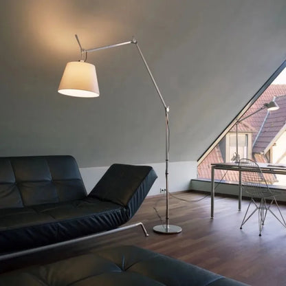 Selinara | Stehlampe mit langer Schwenkarm im Koreanischen Designstil