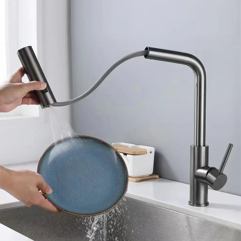 Moderne Küchenarmatur mit herausziehbarer Wasserfall-Handbrause aus Edelstahl