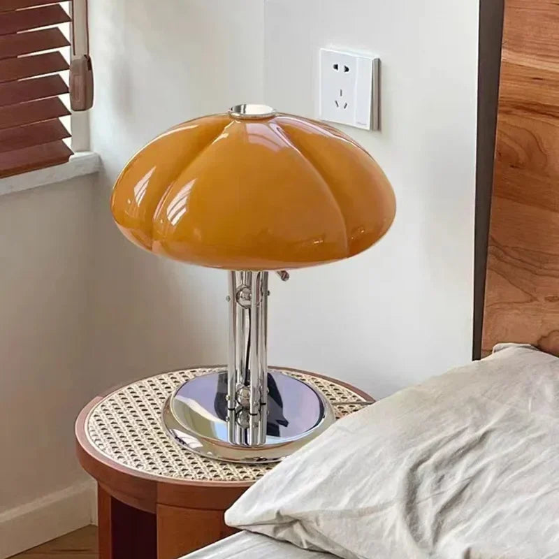 Luminarae | Moderne Tischlampe im mittelalterlich inspirierten Kunstdesign