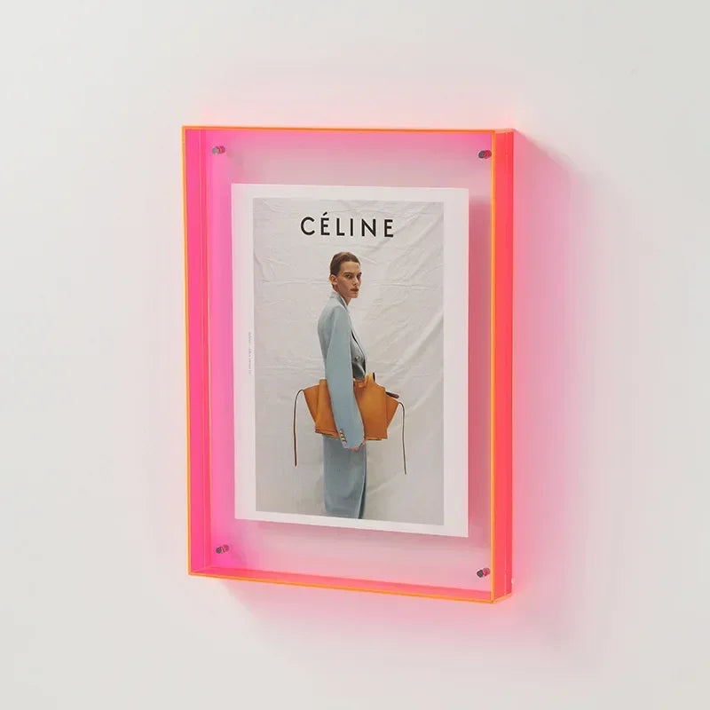 KlaraFrame Mini | Transparenter Acryl-Fotorahmen mit Standfuß für Schreibtisch & Regal