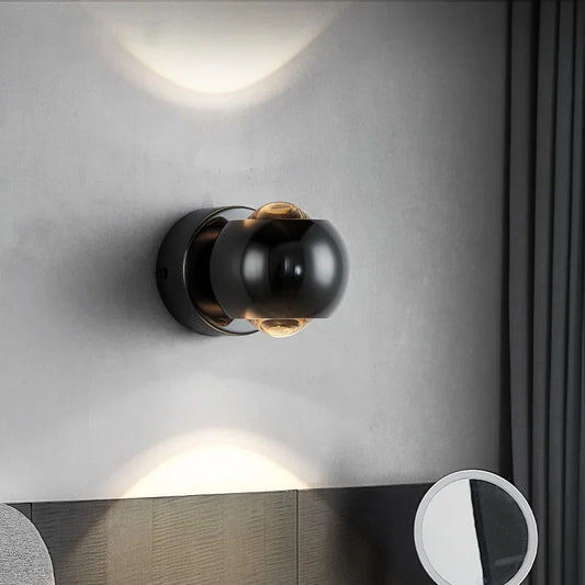 Orbis LED-wandlamp – draaibare bolvormige lamp in zwart met 360° lichtuitlijning