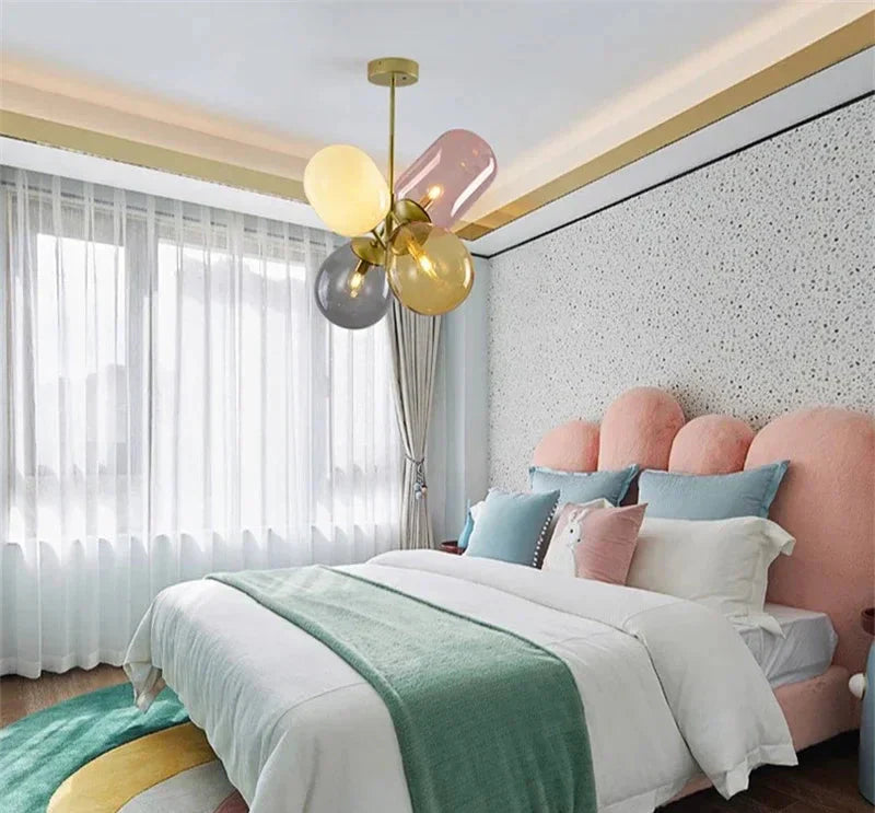 Antheia – Luxus Pendelleuchte aus Buntglas mit Künstlerischem Design
