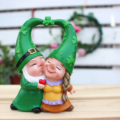 Gartenzwerg Liebespaar | Handgefertigte Figur aus Kunstharz | Garten- & Festdeko