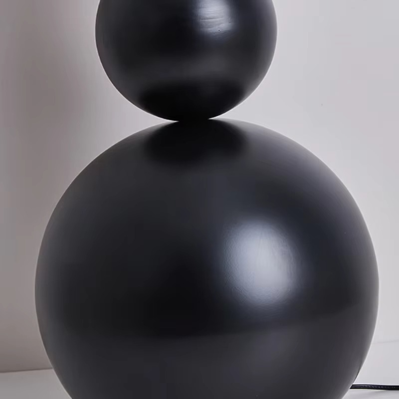 Calura Form | Stehleuchte aus Kalebassenform mit warmem Umgebungslicht