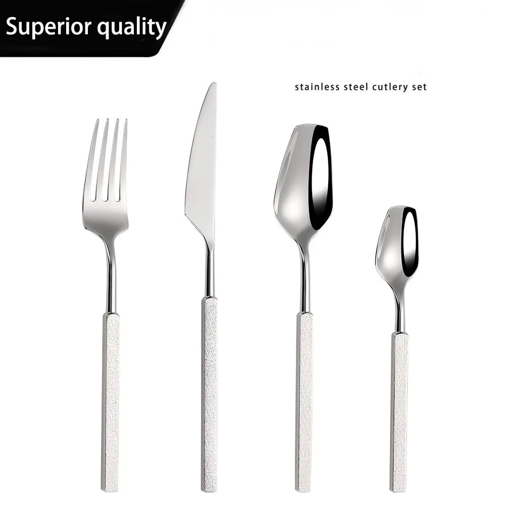 Varlund | 4-teiliges Besteckset aus Edelstahl mit Hammerschlag-Design
