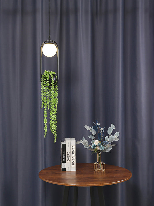 Viridia Glow | Hängelampe aus schwarzem Metall mit Milchglas und Deko-Pflanzen