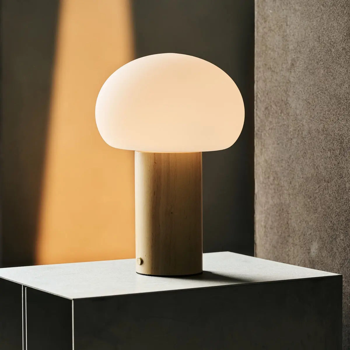 Lumari Senso | Dimmbarer Tischleuchte aus Holz und Glas mit Akku