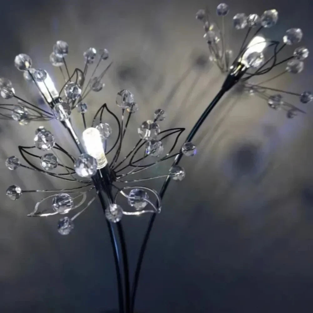 Lustrae | Moderne Wandleuchte mit kristallförmigem Pusteblumen-Design