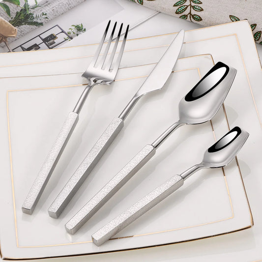 Varlund | 4-teiliges Besteckset aus Edelstahl mit Hammerschlag-Design