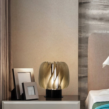 Moderne, elegante LED-Tischlampe im minimalistischen Design aus Aluminium
