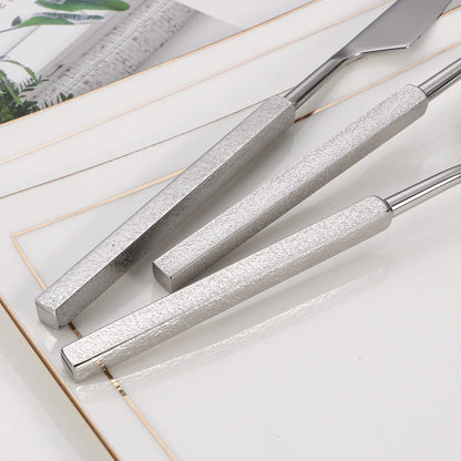 Varlund | 4-teiliges Besteckset aus Edelstahl mit Hammerschlag-Design