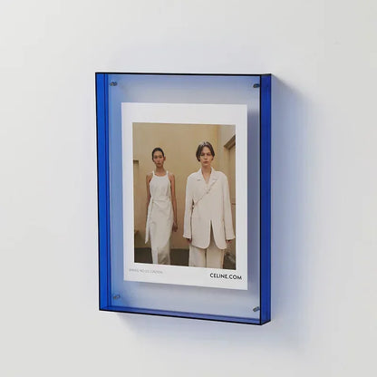 KlaraFrame Mini | Transparenter Acryl-Fotorahmen mit Standfuß für Schreibtisch & Regal