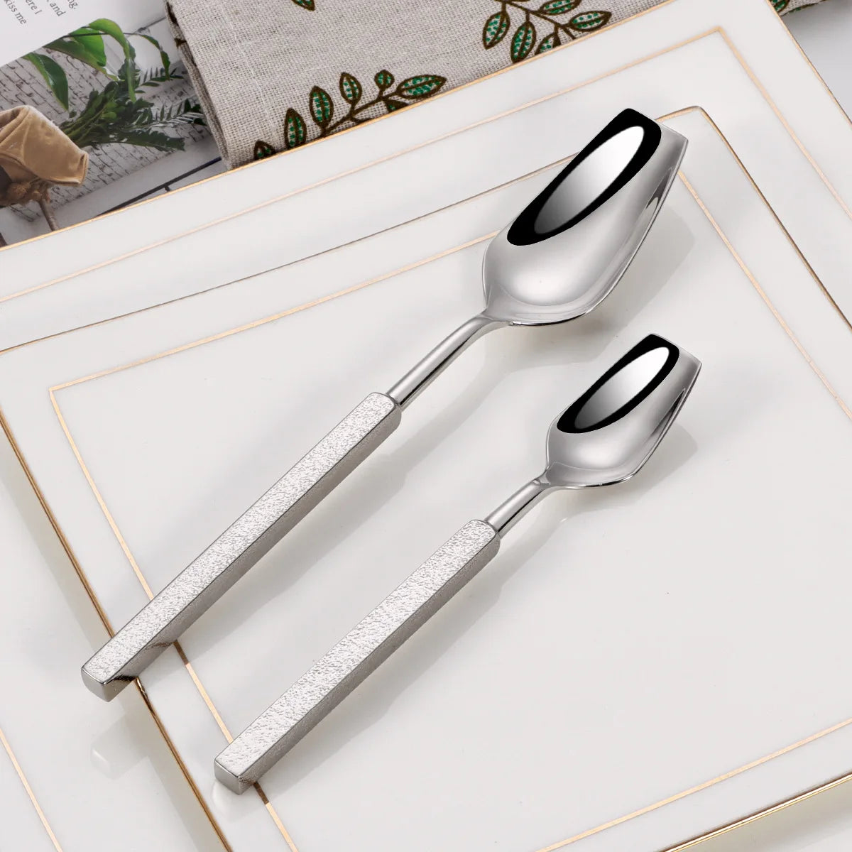 Varlund | 4-teiliges Besteckset aus Edelstahl mit Hammerschlag-Design