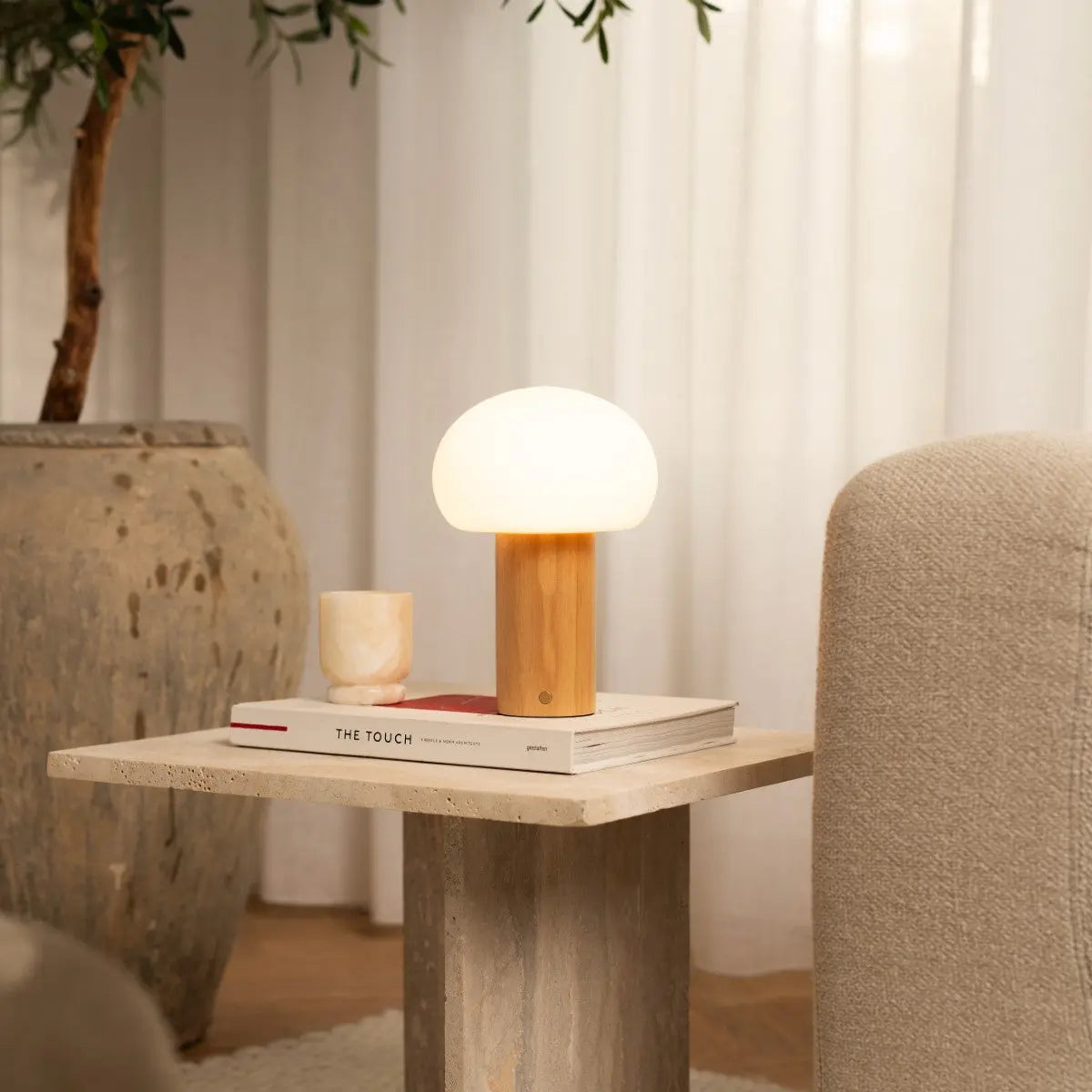 Lumari Senso | Dimmbarer Tischleuchte aus Holz und Glas mit Akku