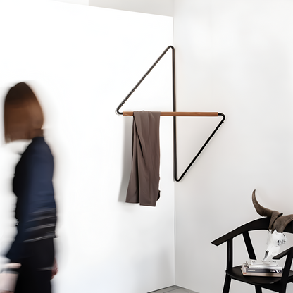 Triad – Geometrischer Garderobenständer aus Metall | Vielseitige Mehrzweck-Garderobe