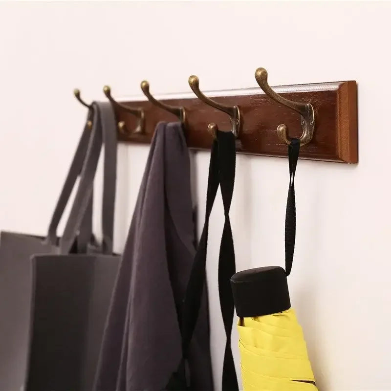 Wandgarderobe aus Massivholz mit Haken für Jacken & Hüte