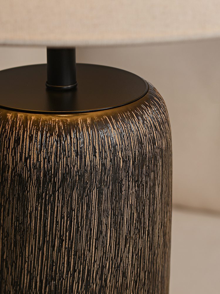 Norvyn Root | Stehleuchte aus verwittertem Holz mit Stoffschirm