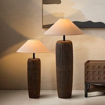 Norvyn Root | Stehleuchte aus verwittertem Holz mit Stoffschirm