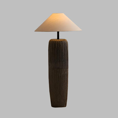 Norvyn Root | Stehleuchte aus verwittertem Holz mit Stoffschirm