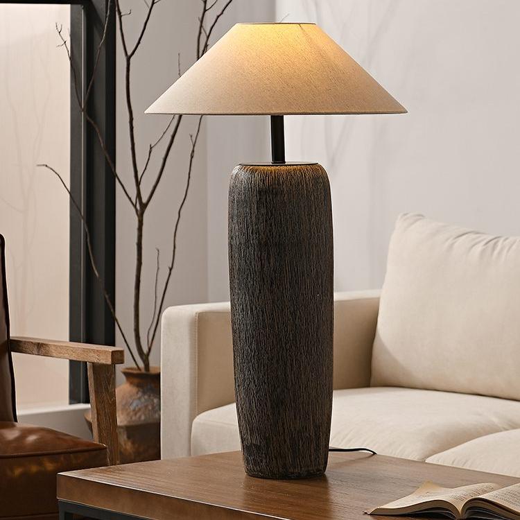 Norvyn Root | Stehleuchte aus verwittertem Holz mit Stoffschirm