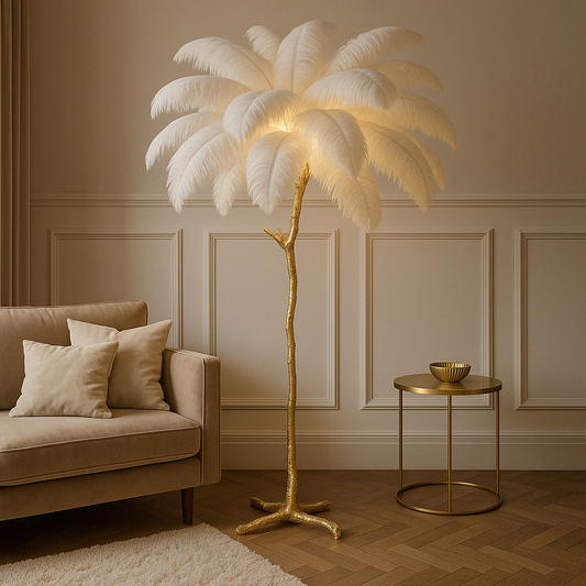 Plumora | Feder Stehleuchte mit goldenem Sockel