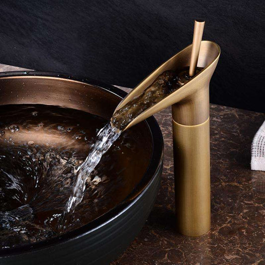 Cascade Vintage waterval wastafelkraan | Antieke messing mengkraan met enkele hendel